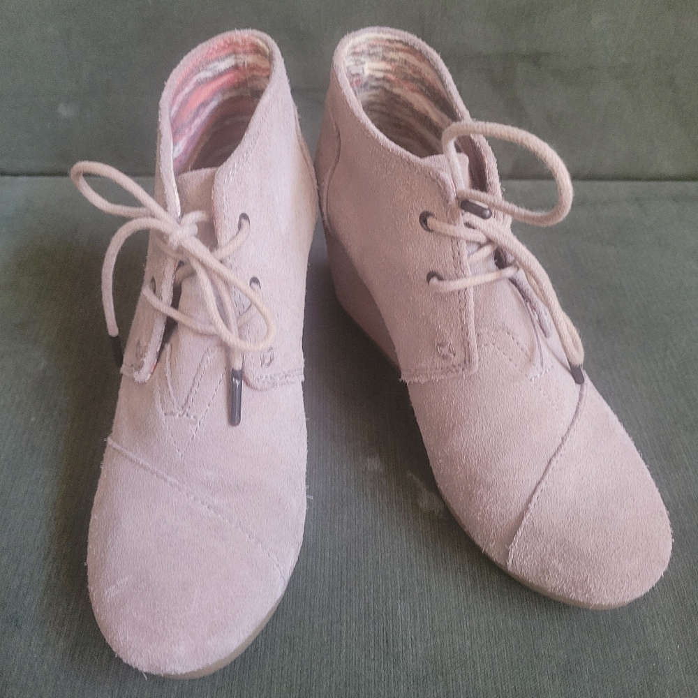 Tom's Suede Bootie - Size 7
